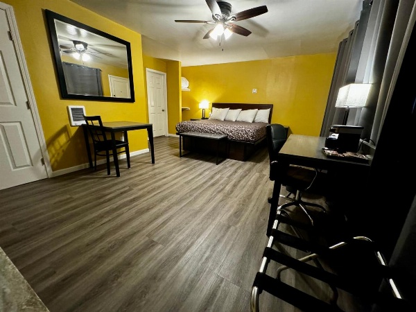 Carmel Wayfarer Inn image 3